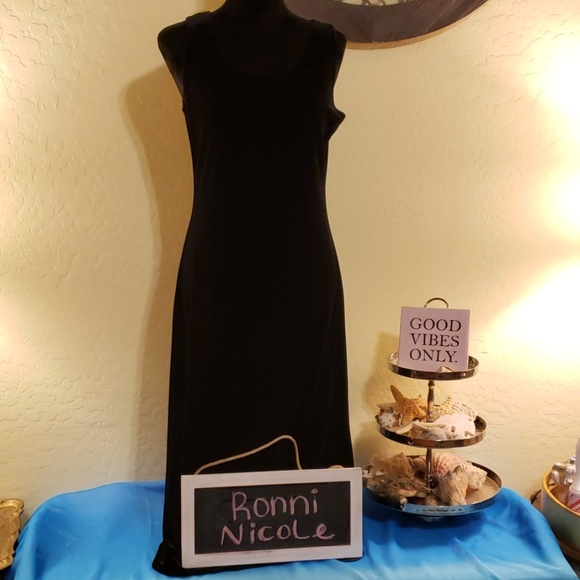 Ronni Nicole Dresses & Skirts - Ronni Nicole Velour Dress